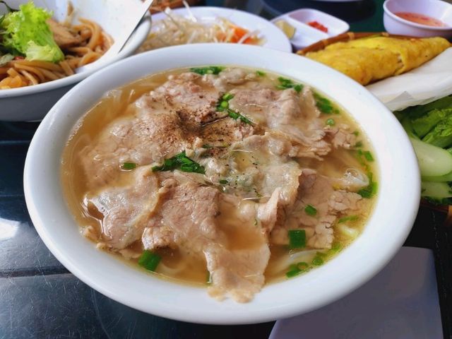 Scumptious Vietnamese Cuisine at Pho Xua Riverside