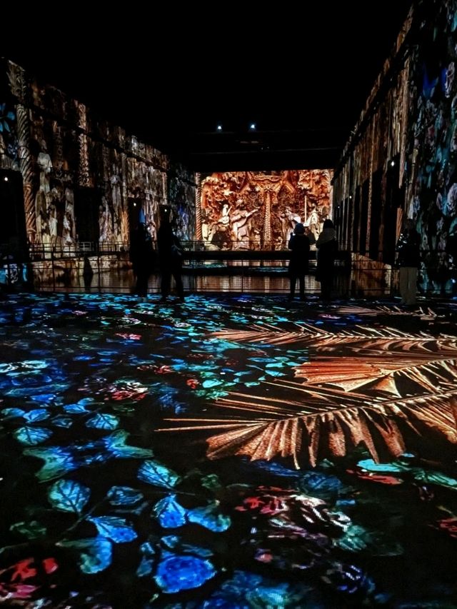 Immersive experience at les Bassins de Lumieres