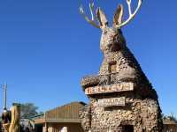 Wall Drug – The Most Eccentric Roadside Theme Park in America! 🎡