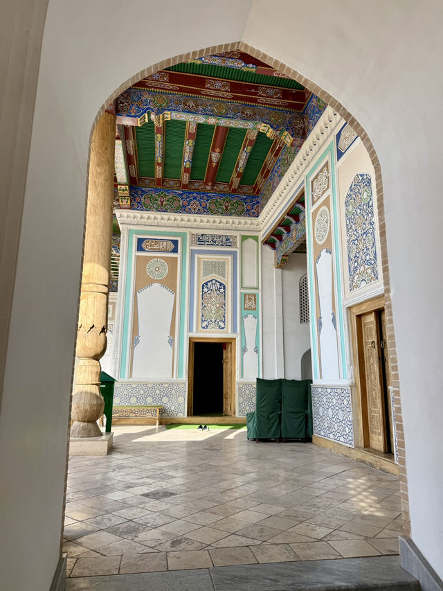 Spring Serenity at Hazrat Khizr Mosque
