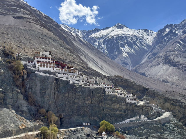 Buddha overlooking mountains 