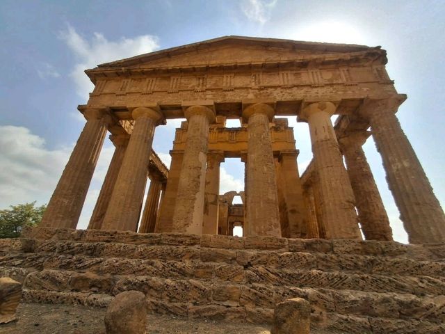 Agrigento’s Rich History: Tips & Tricks to Explore 🏛️🌄