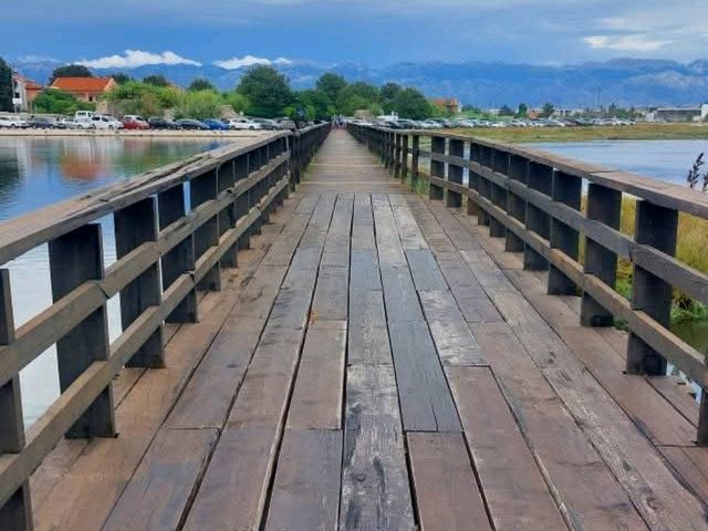 Nin (Croatia) averages 9°C in November 🍁