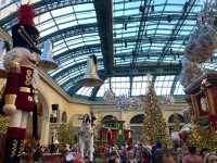 Bellagio’s Wonderland Blooms in Vegas Magic ✨