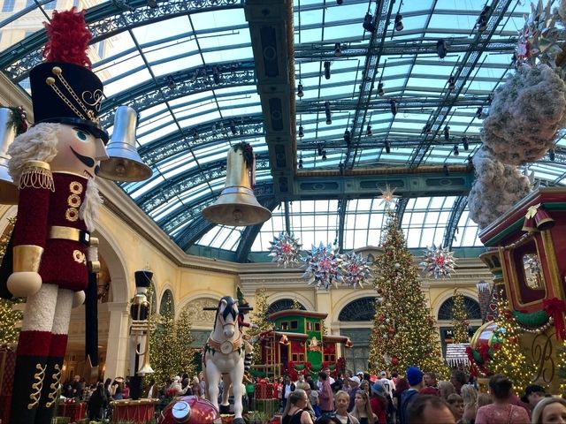 Bellagio’s Wonderland Blooms in Vegas Magic ✨ Bellagio’s Wonderland Blooms in Vegas Magic ✨