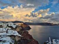 💙⛪ The Iconic Churches of Oia: Blue Domes That Define Santorini