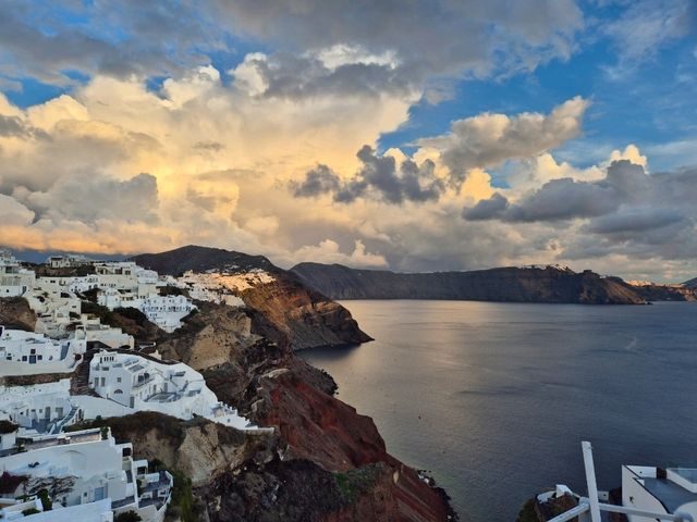💙⛪ The Iconic Churches of Oia: Blue Domes That Define Santorini