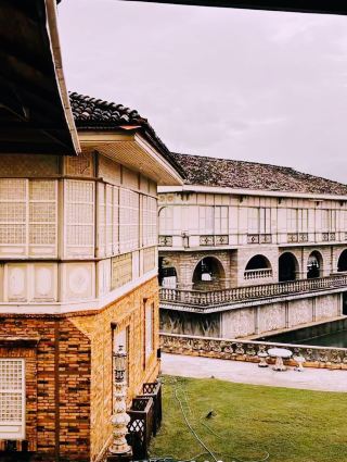 スタイリッシュなタイムトラベル：アクザールのフィリピンの家々を巡る 🇵🇭