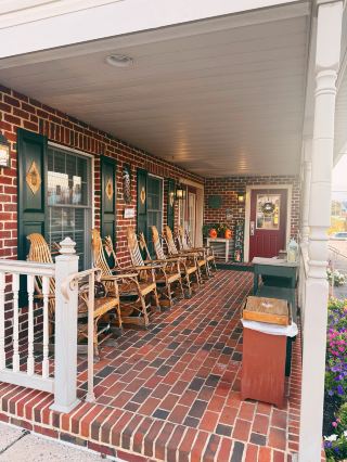 East Lampeter Township Guide: Steaks, Thrift finds & Amish Country Core 🥨