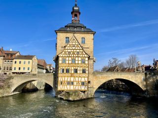 班貝格（Bamberg）是德國巴伐利亞州上弗蘭肯行政區的一座歷史名城，位於雷格尼茨河畔，距其匯入美因