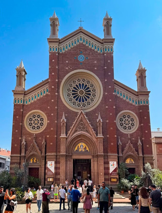 Уютный неоготический особняк на проспекте Истикляль в Стамбуле ⛪✨