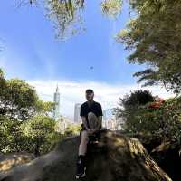 Stunning views of Taipei, elephant mountain. 