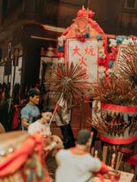 香港至今保留著許許多多的傳統慶典，2023年9月28日～30日中秋時節，香港大坑就會上演舞火龍（每年