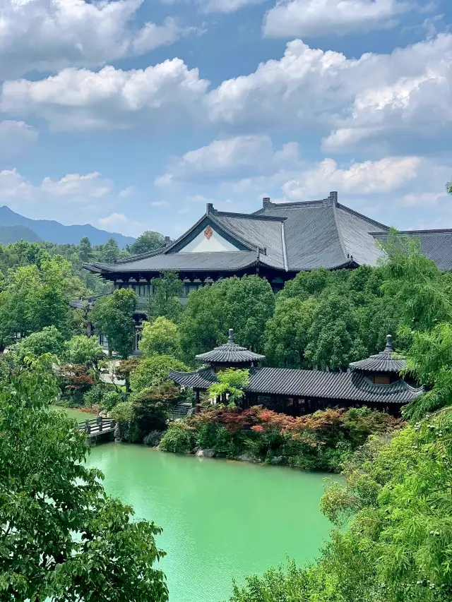 The trip to the Root Palace Buddha Country in Quzhou, Zhejiang, is less crowded and niche