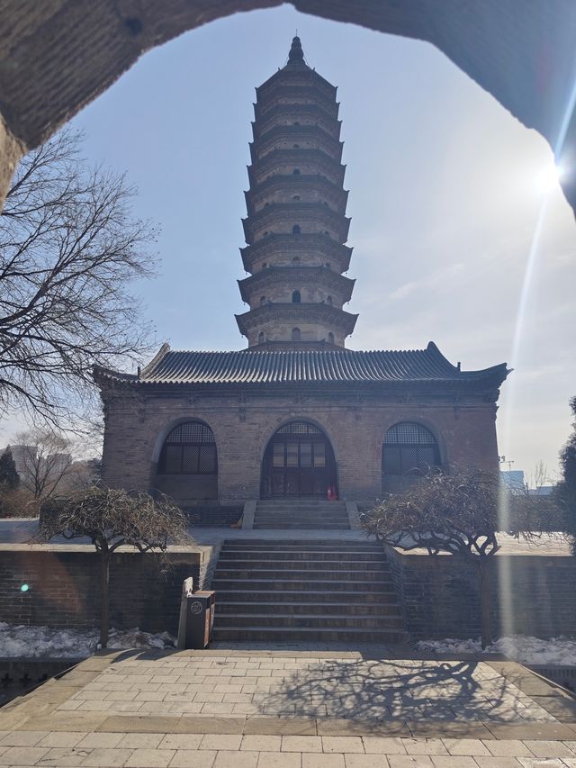 永祚寺，俗稱雙塔寺，始建於明萬曆年間（1573~1620年），依山構築，坐南朝北，由寺院、塔院和碑廊院組成