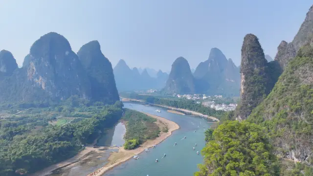 Strolling through the painting, experience the bamboo raft on the Li River! Included is the most classic three-day tour guide for Guilin Yangshuo!