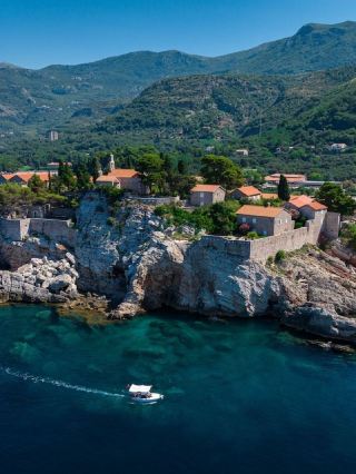 🌟 Sveti Stefan Staycation Picks! 🏖️🛎️
