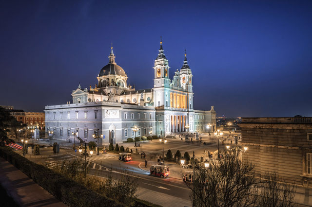 The only papally consecrated church in Spain: Madrid's Almudena Cathedral 🇪🇸