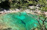 黃山九龍瀑：一瀑九折，探索碧綠潭水的奧秘！