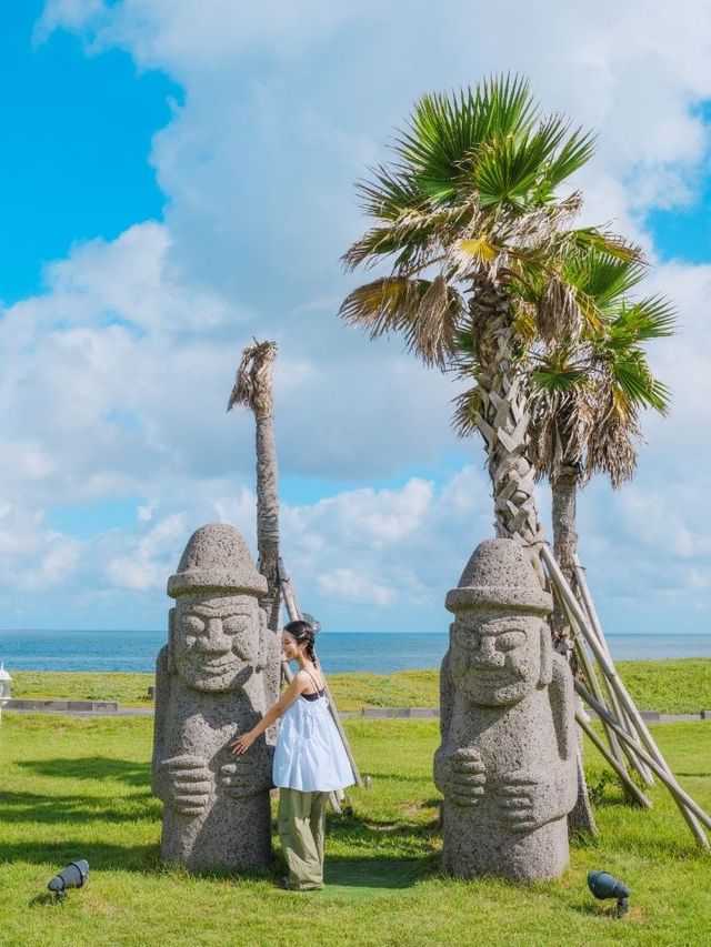 🌞🌙 Jeju's Sun and Moon Resort: Beachside Bliss & Views 🏖️🌊