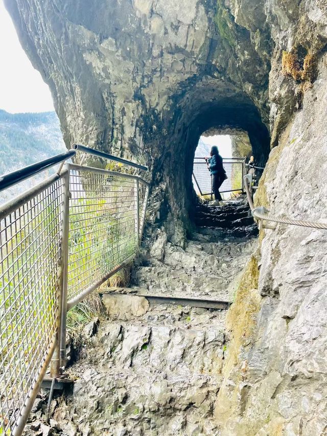 瑞士最美瀑布小鎮——勞特布倫嫩