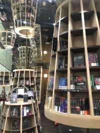 成都鐘書閣！對稱美學的魅力！