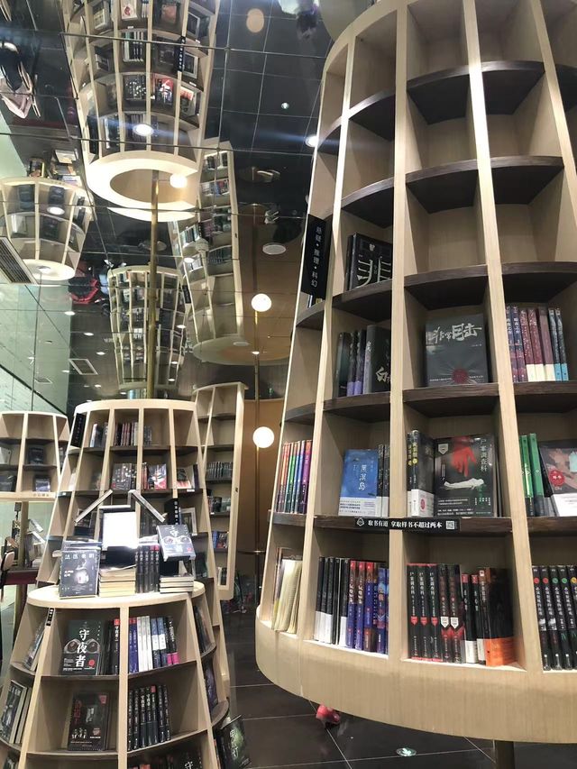 成都鐘書閣！對稱美學的魅力！