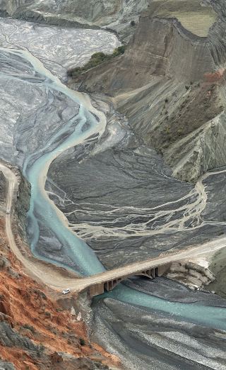 地球上的裂痕，天山腳下的油畫世界。