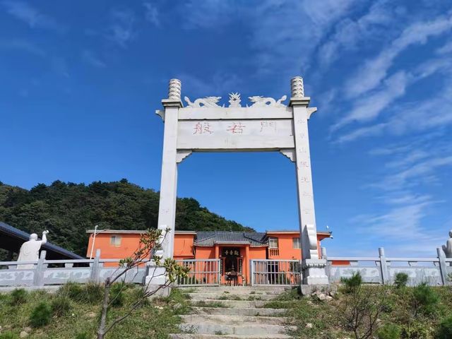 登頂牛草山，氣勢磅礡、心曠神怡。