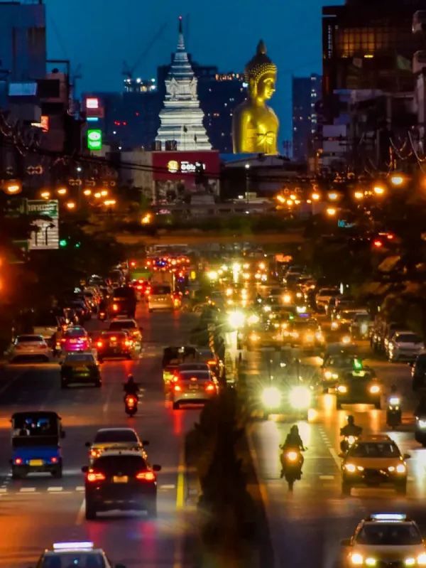 Thailand Travel Guide: The Majestic Giant Buddha