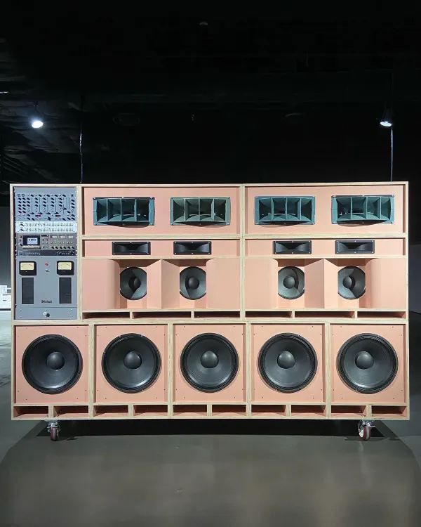 トム・サックスのBTS美術館Hybe Insight個展