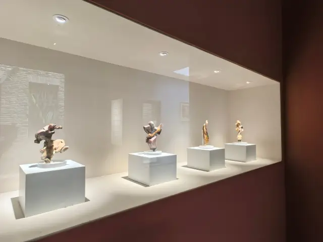 "天南貢品  海南之花"一一海南椰雕展示館