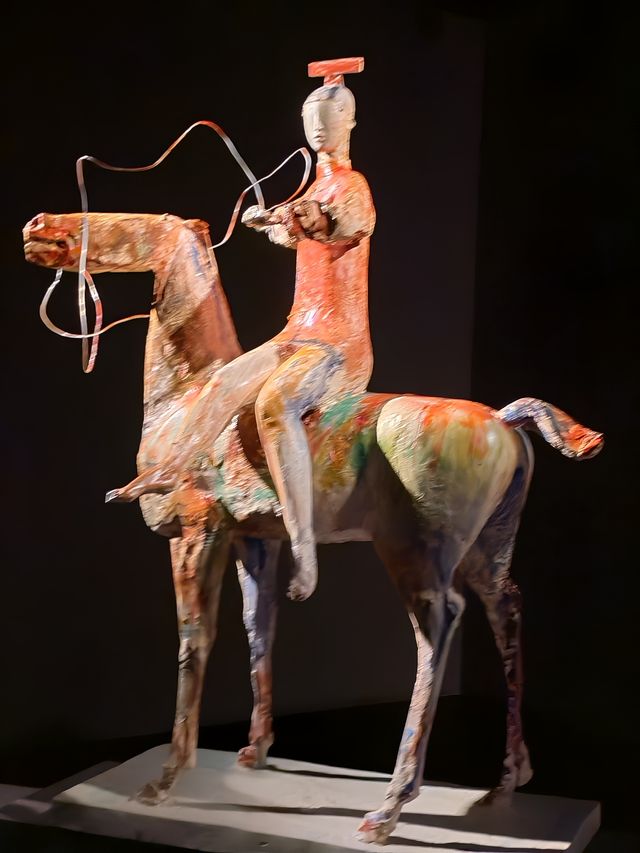 觀李象群雕塑展，欣賞栩栩如生的雕刻藝術
