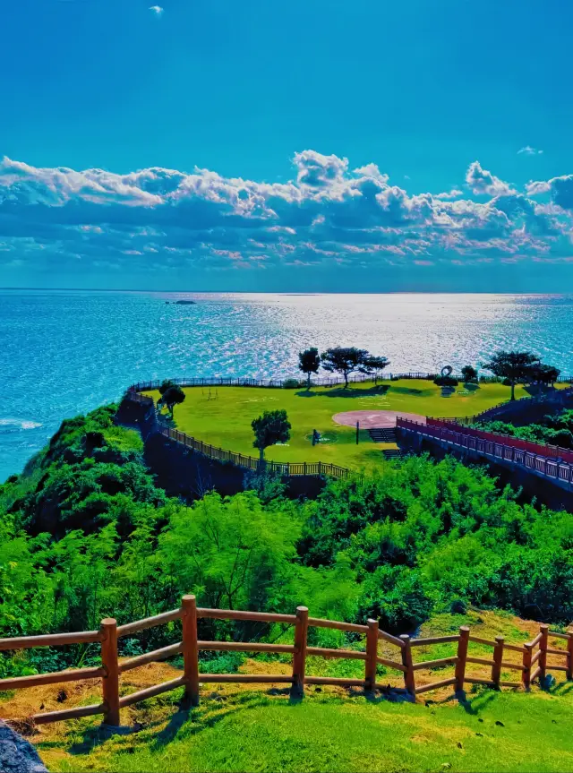 Encounter the poetic azure world in the sea breeze of Miyakojima.