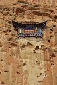 恐高慎入，一座在懸崖峭壁之上的寺廟