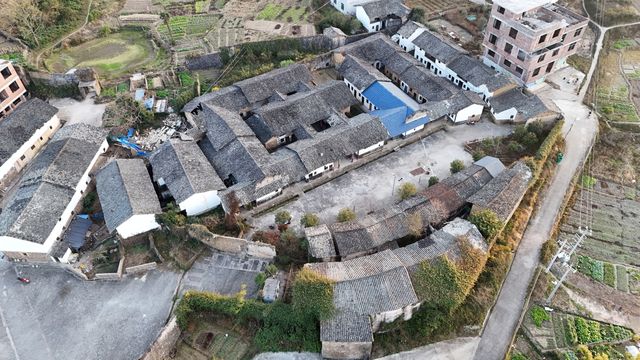 江西龍南崗上村竹園圍