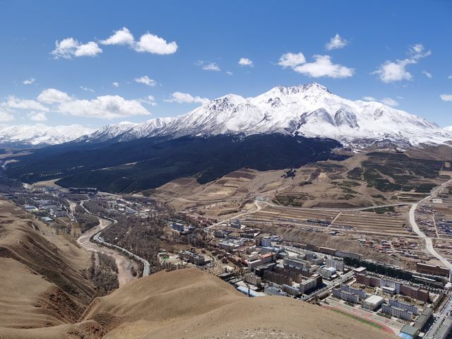 四月到祁連睇雪