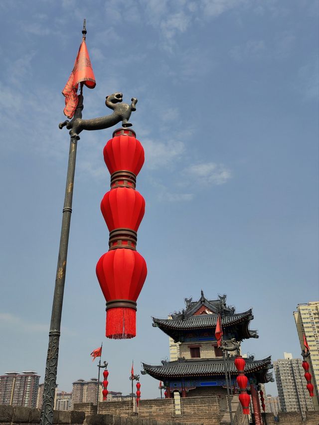 總要去趟西安吧 吹吹明城牆上的風吧 總要去趟西安吧 吹吹明城牆上的風吧