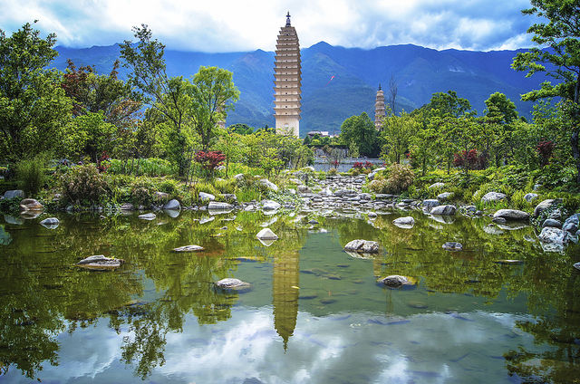 蒼山藏起心事，洱海接住眼淚