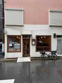 🌧️东京雨天治愈系探店！人形町木质咖啡屋的美味暴击☕️