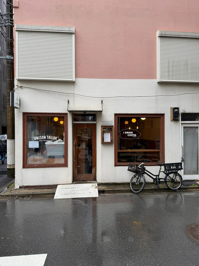 🌧️东京雨天治愈系探店！人形町木质咖啡屋的美味暴击☕️