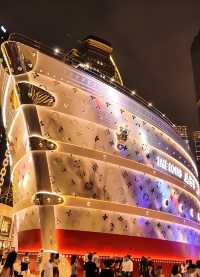 Global Exclusive! The Louis Vuitton (LV) "Giant Ship" Unveiled in Full Glory on Nanjing West Road