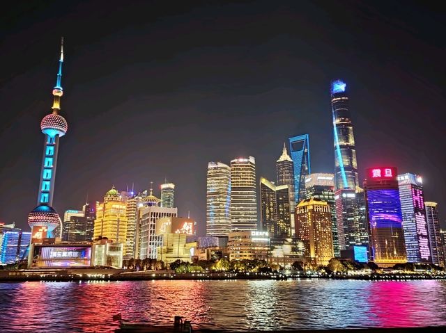 LUJIAZUI TOWERS SHINES BEST AT SUNSET