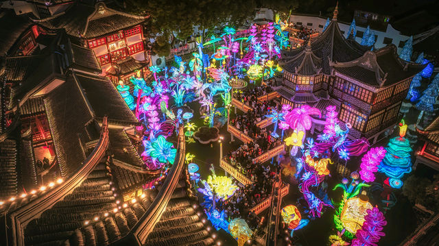 Yuyuan Garden Lantern Festival Marks 50 Years of Sino-Thai Diplomatic Ties