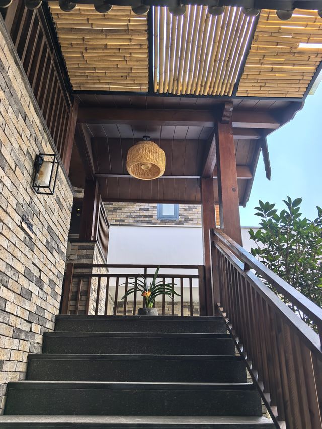 爆讚！麗江束河這家設計師庭院民宿也太仙了吧