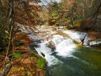 勉縣秋色的隱秘角落！雲霧山徒步解鎖神仙瀑布   必衝理由：  紅葉與瀑布的視覺暴擊！無人