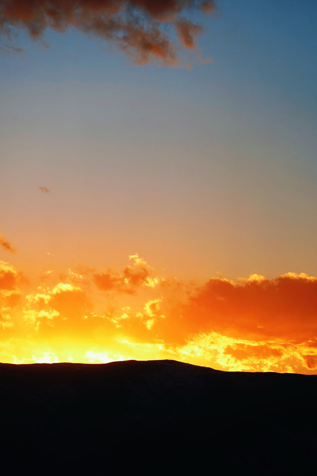 日照金山，雪山彩林，我在川西的油畫世界拍大片！