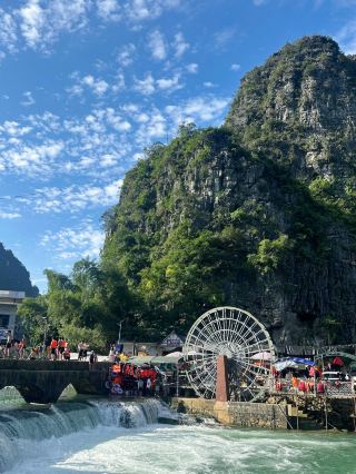Guangxi’s Hidden Secret! The “Jelly Sea” of Du’an Tunbang Skylight is Absolutely Stunning