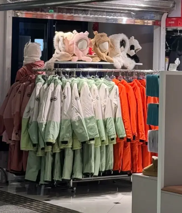 Harbin Airport Launches Down Jacket Rental Service