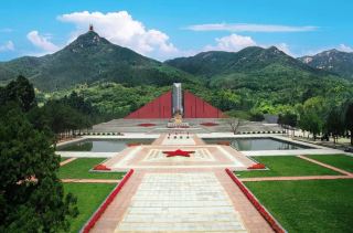 คู่มือท่องเที่ยวอี้หมงภูเขาแดง